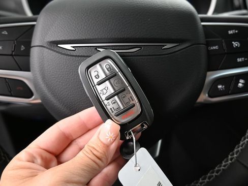 New 2027 Chrysler Pacifica Select FWD image 30