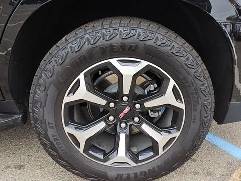 Used 2025 GMC Yukon AT4 w/ Premium Trailering Package AWD/4WD image 8