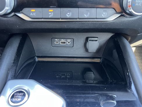 Used 2024 Nissan Altima 2.5 SR FWD image 7