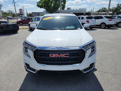 Certified 2023 GMC Terrain SLE w/ Driver Convenience Package image 2