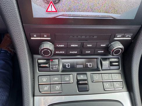 Used 2024 Porsche 718 Boxster w/ Sportdesign Package image 43