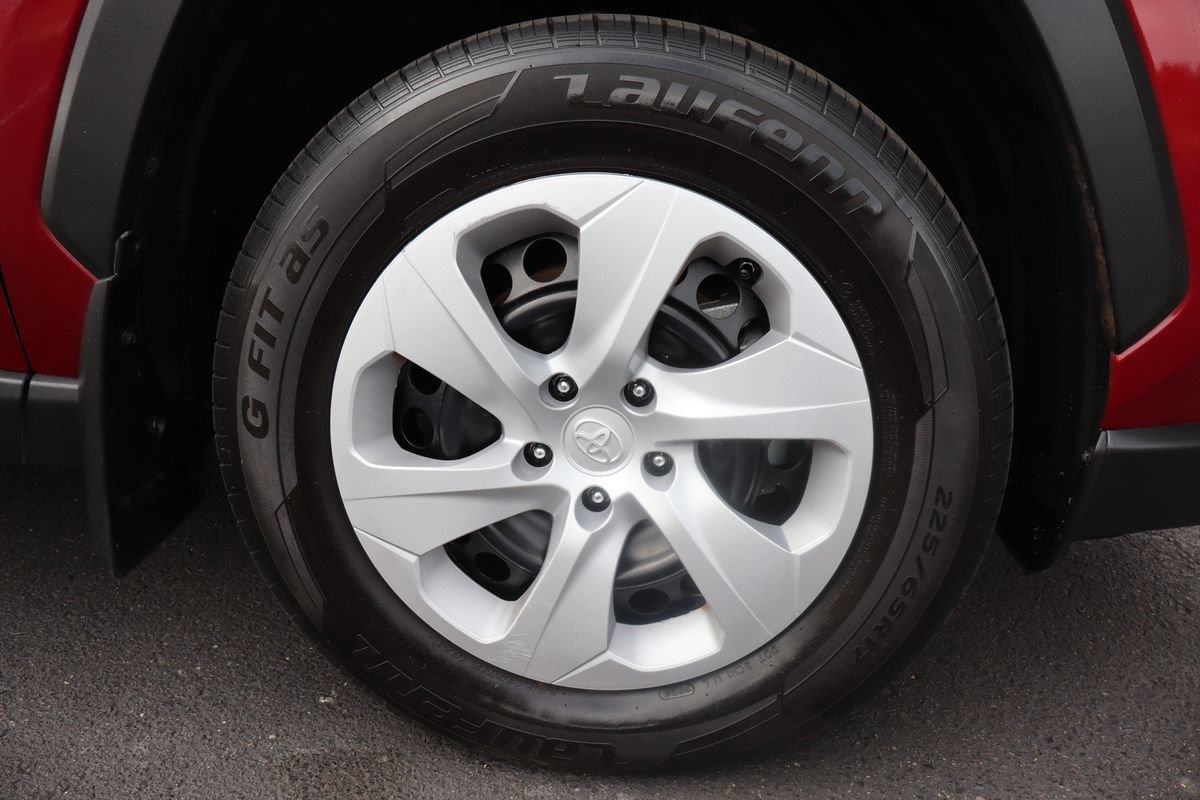 Used 2021 Toyota RAV4 LE w/ Carpet Mat Package (TMS) AWD/4WD image 44