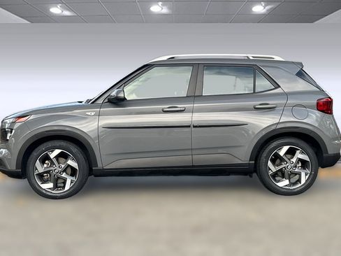 Used 2022 Hyundai Venue SEL w/ Cargo Package image 2