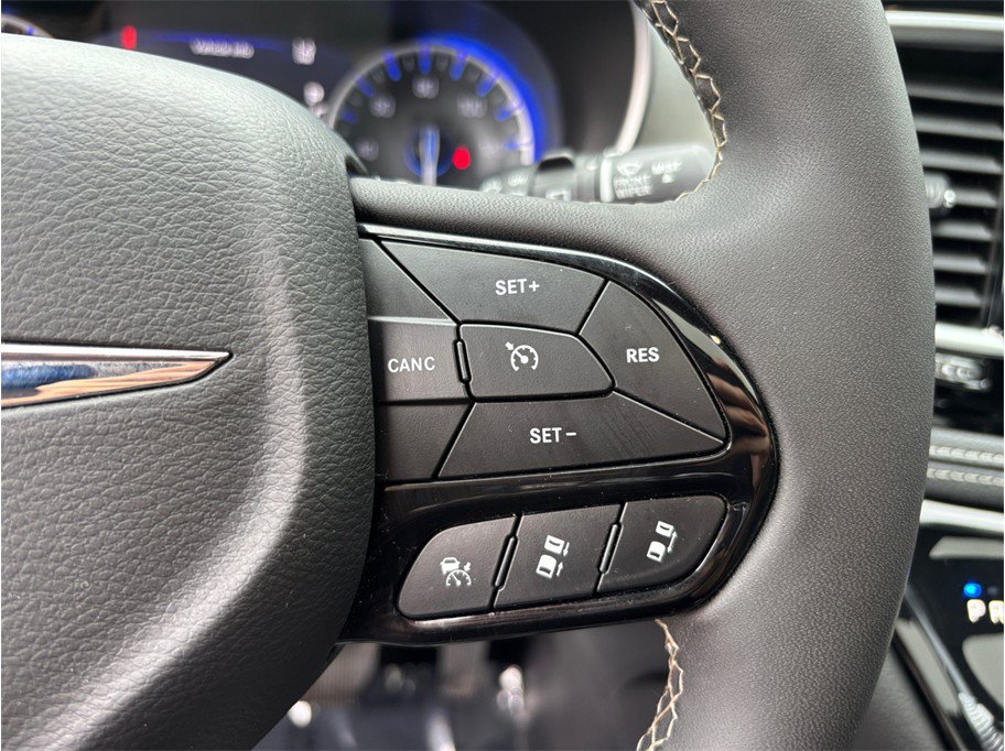 Used 2024 Chrysler Pacifica Limited w/ S Appearance Package AWD/4WD image 28