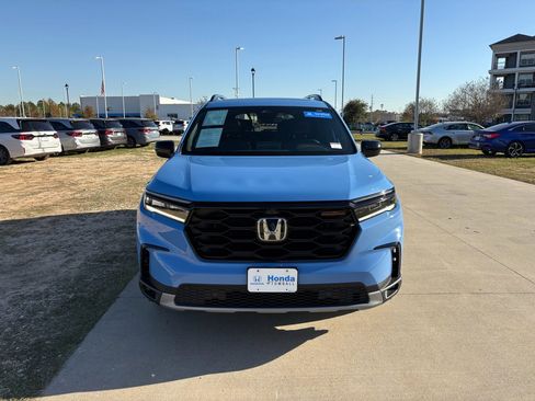 Certified 2024 Honda Pilot TrailSport image 3