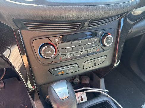 Used 2018 Ford Escape SE w/ SE Sport Appearance Package image 15