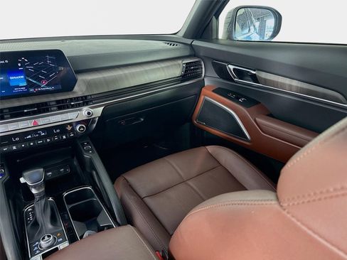 Certified 2024 Kia Telluride EX w/ EX Captain's Chair Package AWD/4WD image 26