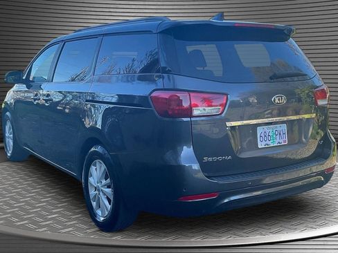 Used 2016 Kia Sedona LX w/ LX Convenience Package image 4