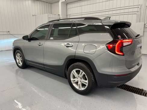 Used 2023 GMC Terrain SLE w/ Driver Convenience Package image 4