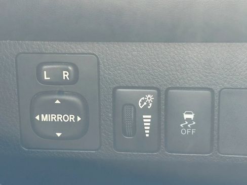 Used 2013 Toyota RAV4 XLE AWD/4WD image 27
