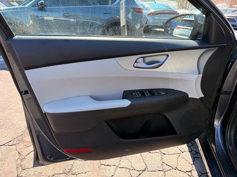 Used 2022 Kia Forte LXS w/ LXS Technology Package FWD image 19