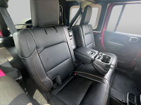 Used 2024 Jeep Wrangler Unlimited Sahara w/ Technology Group AWD/4WD image 19
