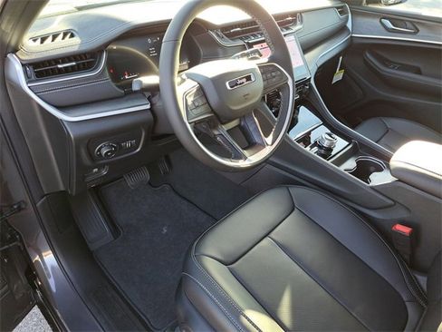 New 2025 Jeep Grand Cherokee Limited image 17