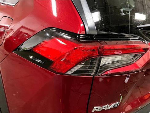 Used 2021 Toyota RAV4 LE image 29