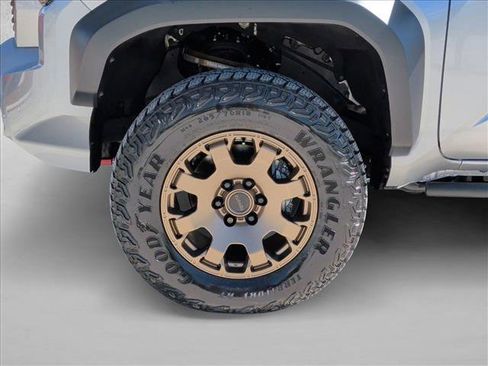 Certified 2025 Toyota Tacoma 4x4 Double Cab Hybrid image 24