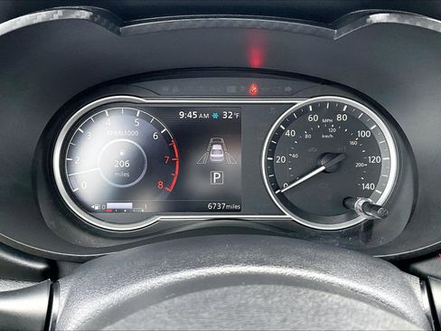 Used 2023 Nissan Versa SR w/ Trunk Package image 14