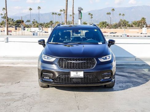 New 2026 Chrysler Pacifica Limited w/ S Appearance Package FWD image 3