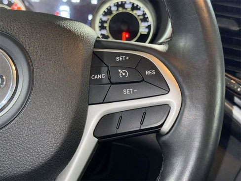 Used 2017 Jeep Cherokee Trailhawk w/ Comfort/Convenience Group image 33