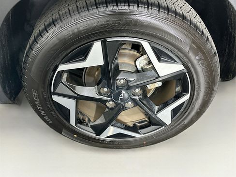 Used 2025 Kia Seltos S image 11