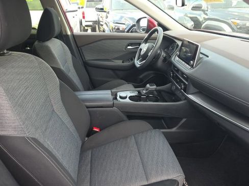 Used 2023 Nissan Rogue SV image 8