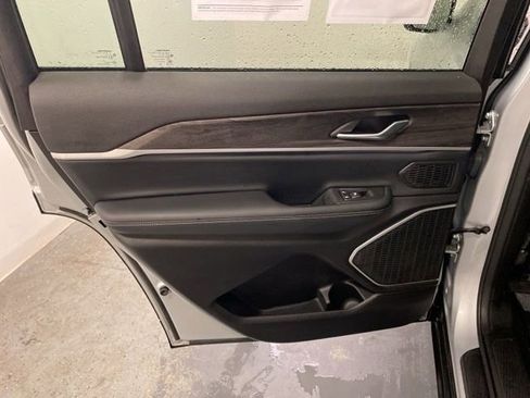 Used 2021 Jeep Grand Cherokee L Limited image 23