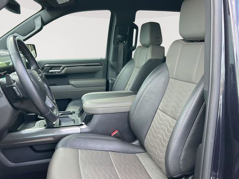 Used 2023 Chevrolet Silverado 1500 ZR2 image 9