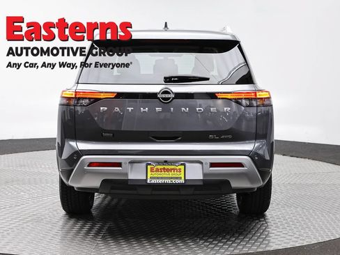 Used 2022 Nissan Pathfinder SL AWD/4WD image 6