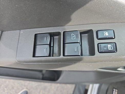 Used 2011 Nissan Frontier PRO-4X image 17