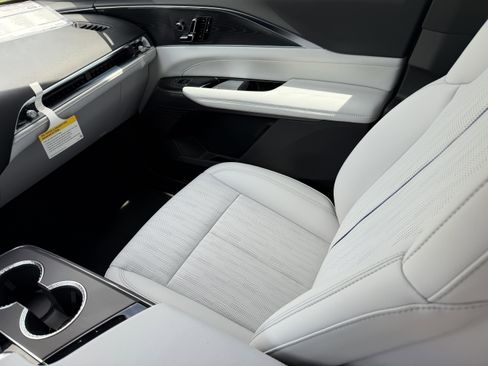 New 2026 Cadillac Lyriq Luxury AWD/4WD image 16