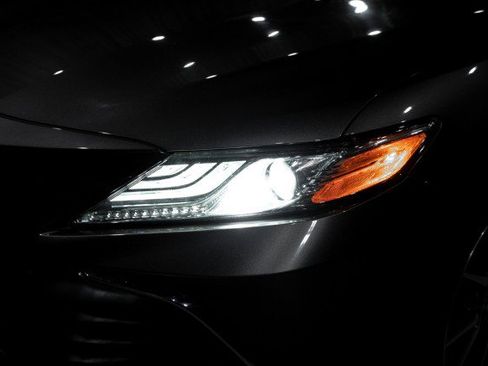 Used 2022 Toyota Camry XLE image 8