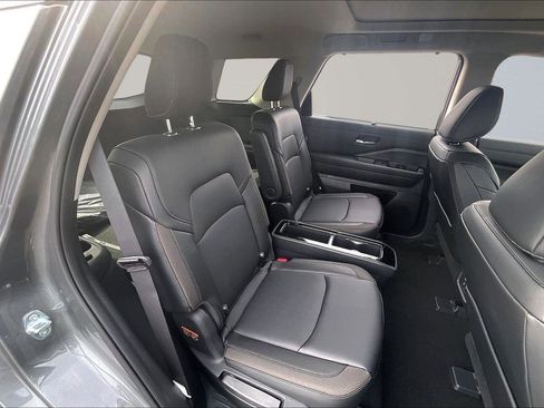 New 2026 Nissan Pathfinder SL w/ SL Premium Package FWD image 10