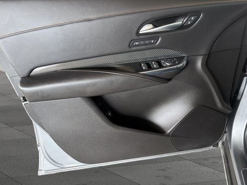 Used 2023 Cadillac XT4 Sport w/ Technology Package FWD image 8