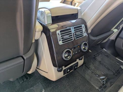 Used 2020 Land Rover Range Rover HSE image 17