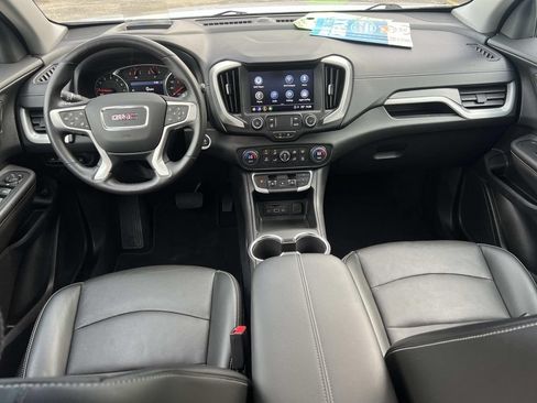 Used 2022 GMC Terrain SLT w/ Tech Package FWD image 3