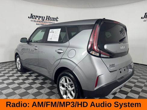 Used 2025 Kia Soul LX FWD image 9