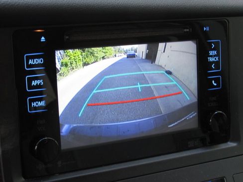 Used 2015 Toyota Sienna XLE Premium FWD image 40
