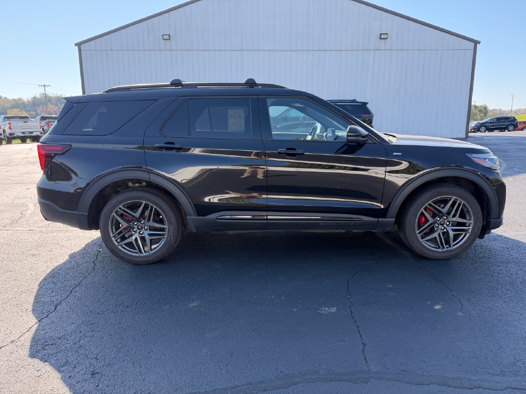 Used 2025 Ford Explorer ST-Line w/ Premium Package AWD/4WD image 4