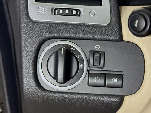 Used 2011 Land Rover Range Rover Sport HSE AWD/4WD image 10