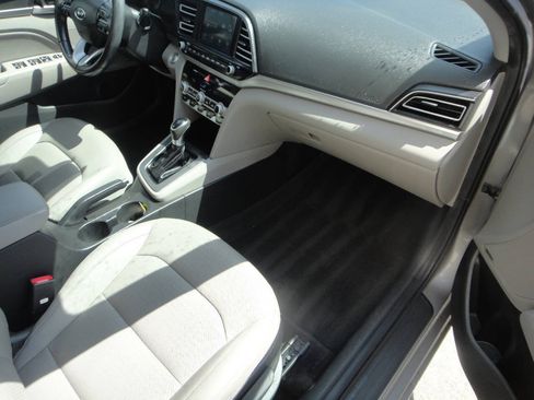 Used 2020 Hyundai Elantra Limited w/ Cargo Package (C1) FWD image 15