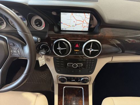 Used 2015 Mercedes-Benz GLK 350 4MATIC w/ Premium 1 Package image 15