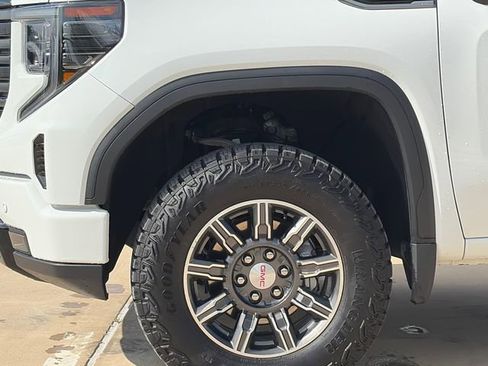 Used 2025 GMC Sierra 1500 AT4 image 5