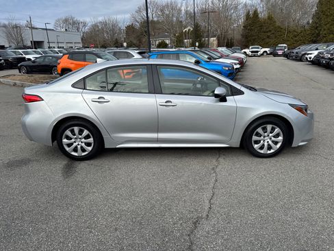 Used 2022 Toyota Corolla LE image 7