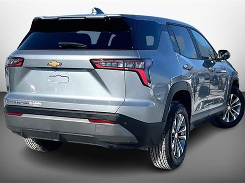 Used 2025 Chevrolet Equinox LT image 2