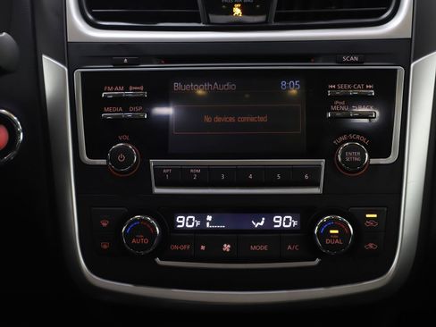 Used 2017 Nissan Altima 2.5 SL w/ Moonroof Package image 15