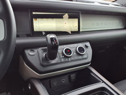 Used 2024 Land Rover Defender 110 X-Dynamic SE image 7