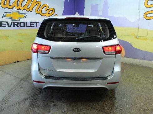 Used 2018 Kia Sedona L image 6