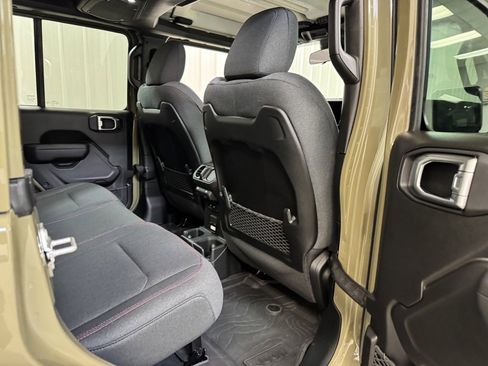 Used 2025 Jeep Wrangler Unlimited Rubicon image 23