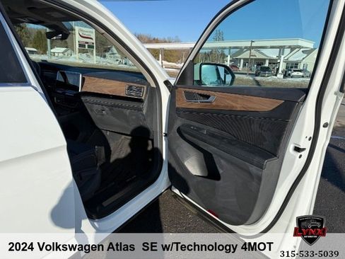 Used 2024 Volkswagen Atlas SE image 46