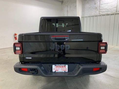 Used 2024 Jeep Gladiator Sport image 7