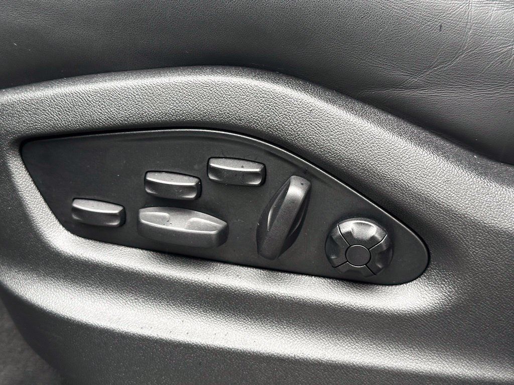 Used 2025 Porsche Cayenne GTS AWD/4WD image 17